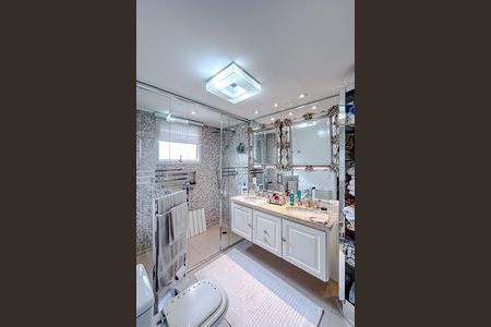 Apartamento à venda com 238m², 4 quartos e 4 vagasBanheiro da Suíte 1