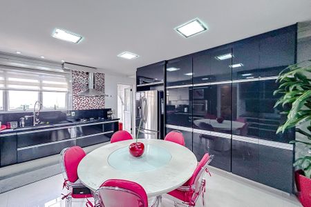 Apartamento à venda com 238m², 4 quartos e 4 vagasCozinha