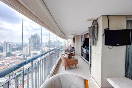 Apartamento à venda com 238m², 4 quartos e 4 vagasVaranda