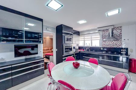 Apartamento à venda com 238m², 4 quartos e 4 vagasCozinha