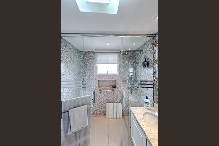 Apartamento à venda com 238m², 4 quartos e 4 vagasBanheiro da Suíte 1