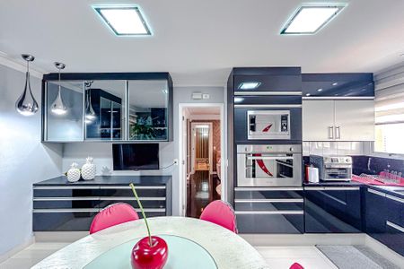 Apartamento à venda com 238m², 4 quartos e 4 vagasCozinha