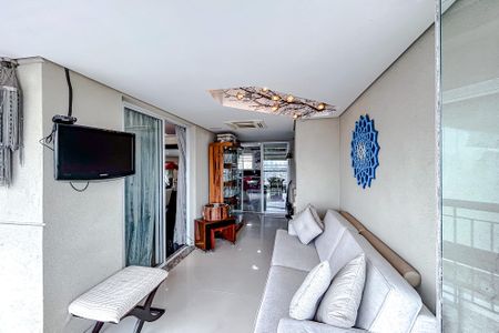 Apartamento à venda com 238m², 4 quartos e 4 vagasVaranda