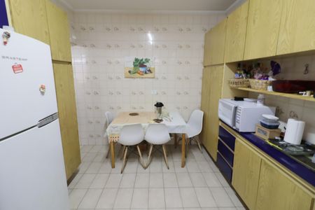 Casa à venda com 418m², 6 quartos e 4 vagasCozinha e Área de Serviço