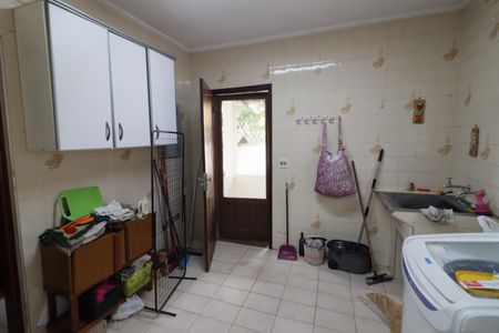 Casa à venda com 418m², 6 quartos e 4 vagasCozinha e Área de Serviço