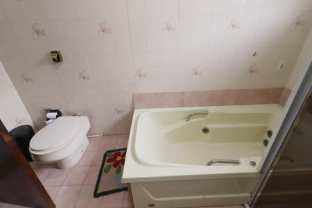 Casa à venda com 418m², 6 quartos e 4 vagasBanheiro da Suíte 1