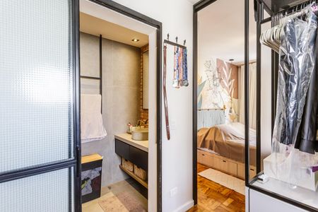 Closet da suíte de apartamento para alugar com 1 quarto, 85m² em Vila Nova Conceição, São Paulo