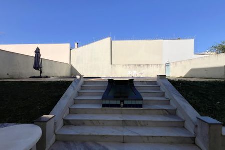 Casa de condomínio à venda com 290m², 3 quartos e 4 vagas Casa de condomínio à venda com 290m², 3 quartos e 4 vagasQuintal