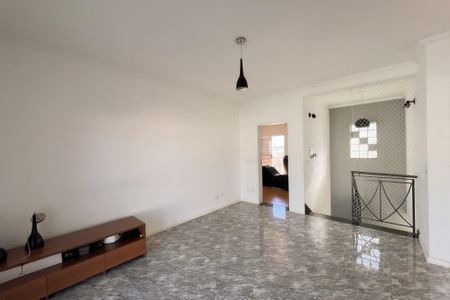 Casa de condomínio à venda com 290m², 3 quartos e 4 vagas Casa de condomínio à venda com 290m², 3 quartos e 4 vagasSala de TV