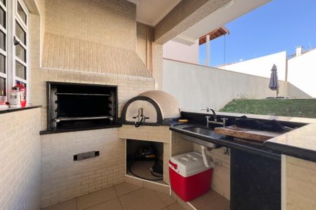Casa de condomínio à venda com 290m², 3 quartos e 4 vagas Casa de condomínio à venda com 290m², 3 quartos e 4 vagasChurrasqueira