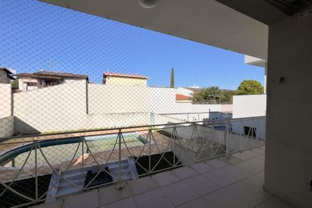 Casa de condomínio à venda com 290m², 3 quartos e 4 vagas Casa de condomínio à venda com 290m², 3 quartos e 4 vagasVaranda da Sala