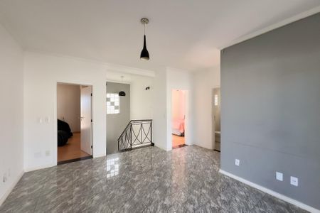 Casa de condomínio à venda com 290m², 3 quartos e 4 vagas Casa de condomínio à venda com 290m², 3 quartos e 4 vagasSala de TV