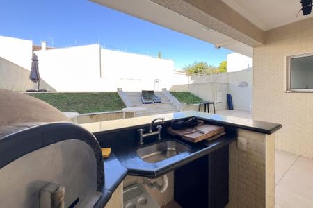 Casa de condomínio à venda com 290m², 3 quartos e 4 vagas Casa de condomínio à venda com 290m², 3 quartos e 4 vagasChurrasqueira