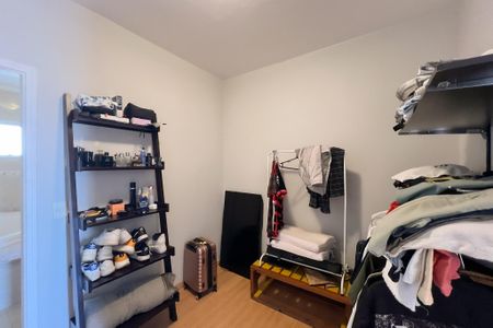 Casa de condomínio à venda com 290m², 3 quartos e 4 vagas Casa de condomínio à venda com 290m², 3 quartos e 4 vagasCloset