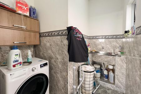 Casa de condomínio à venda com 290m², 3 quartos e 4 vagas Casa de condomínio à venda com 290m², 3 quartos e 4 vagasÁrea de Serviço