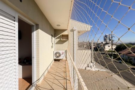 Casa de condomínio à venda com 290m², 3 quartos e 4 vagas Casa de condomínio à venda com 290m², 3 quartos e 4 vagasVaranda do Quarto 2