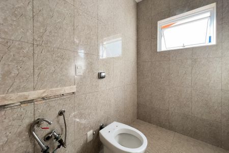 Casa de condomínio à venda com 290m², 3 quartos e 4 vagas Casa de condomínio à venda com 290m², 3 quartos e 4 vagasBanheiro
