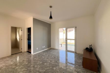 Casa de condomínio à venda com 290m², 3 quartos e 4 vagas Casa de condomínio à venda com 290m², 3 quartos e 4 vagasSala de TV