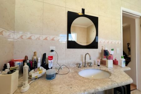 Casa de condomínio à venda com 290m², 3 quartos e 4 vagas Casa de condomínio à venda com 290m², 3 quartos e 4 vagasBanheiro da Suíte