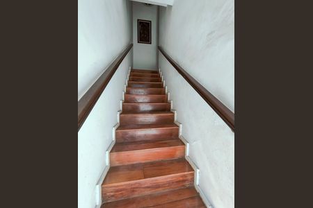 Casa para alugar com 424m², 5 quartos e 2 vagasEscada