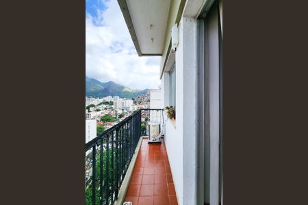 Apartamento à venda com 54m², 2 quartos e 1 vaga Apartamento à venda com 54m², 2 quartos e 1 vagaVaranda