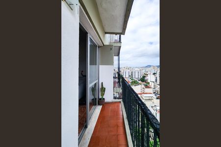 Apartamento à venda com 54m², 2 quartos e 1 vaga Apartamento à venda com 54m², 2 quartos e 1 vagaVaranda
