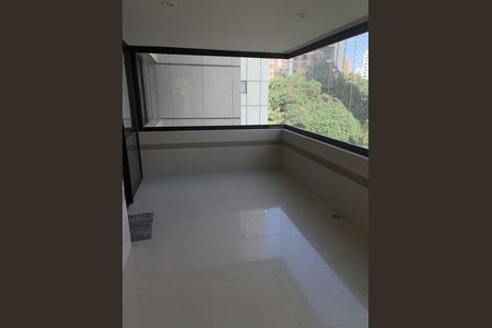 Apartamento à venda com 185m², 3 quartos e 3 vagasVaranda
