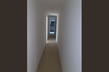 Corredor de apartamento para alugar com 3 quartos, 185m² em Real Parque, São Paulo