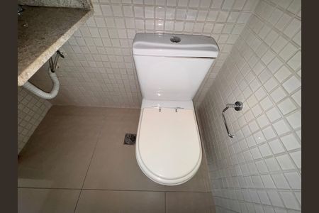 Apartamento à venda com 83m², 3 quartos e 1 vaga Apartamento à venda com 83m², 3 quartos e 1 vagaBanheiro Social