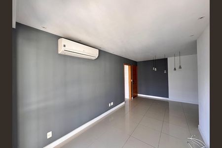 Apartamento à venda com 83m², 3 quartos e 1 vaga Apartamento à venda com 83m², 3 quartos e 1 vagaSala