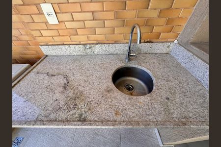Apartamento à venda com 83m², 3 quartos e 1 vaga Apartamento à venda com 83m², 3 quartos e 1 vagaVaranda