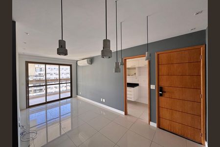 Apartamento à venda com 83m², 3 quartos e 1 vaga Apartamento à venda com 83m², 3 quartos e 1 vagaSala