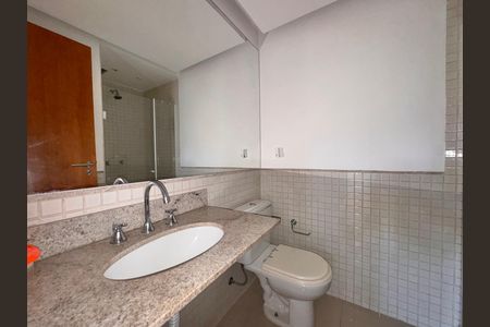 Apartamento à venda com 83m², 3 quartos e 1 vaga Apartamento à venda com 83m², 3 quartos e 1 vagaBanheiro Social