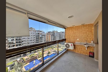 Apartamento à venda com 83m², 3 quartos e 1 vaga Apartamento à venda com 83m², 3 quartos e 1 vagaVaranda