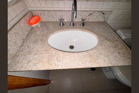 Apartamento à venda com 83m², 3 quartos e 1 vaga Apartamento à venda com 83m², 3 quartos e 1 vagaBanheiro Social