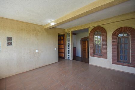 Casa para alugar com 320m², 5 quartos e 2 vagas Casa para alugar com 320m², 5 quartos e 2 vagasSacada