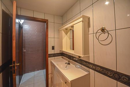 Casa para alugar com 320m², 5 quartos e 2 vagas Casa para alugar com 320m², 5 quartos e 2 vagasBanheiro
