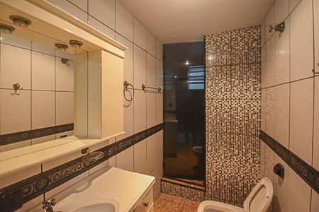 Casa para alugar com 320m², 5 quartos e 2 vagas Casa para alugar com 320m², 5 quartos e 2 vagasBanheiro