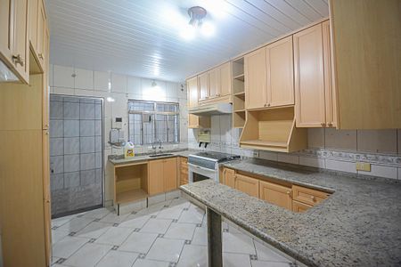 Casa para alugar com 320m², 5 quartos e 2 vagas Casa para alugar com 320m², 5 quartos e 2 vagasCozinha