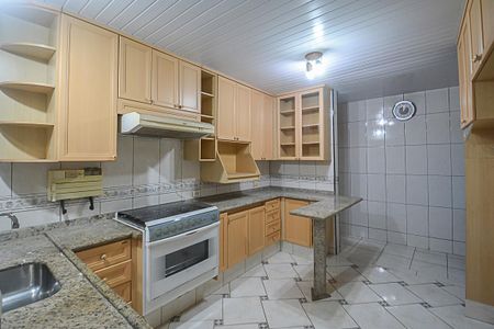 Casa para alugar com 320m², 5 quartos e 2 vagas Casa para alugar com 320m², 5 quartos e 2 vagasCozinha