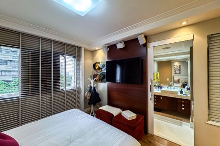 Apartamento para alugar com 240m², 3 quartos e 3 vagasSuíte 1
