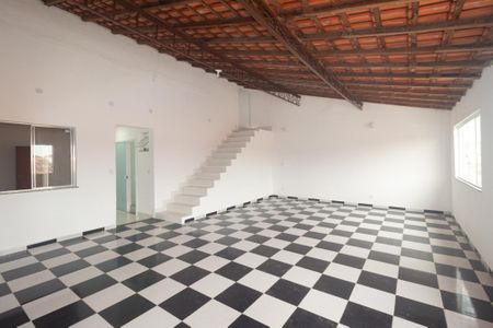 Casa à venda com 214m², 5 quartos e 4 vagas Casa à venda com 214m², 5 quartos e 4 vagasSala 2