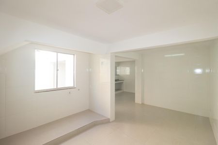 Casa à venda com 214m², 5 quartos e 4 vagas Casa à venda com 214m², 5 quartos e 4 vagasCozinha