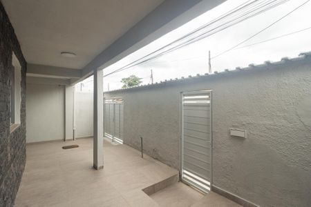 Casa à venda com 214m², 5 quartos e 4 vagas Casa à venda com 214m², 5 quartos e 4 vagasVaranda