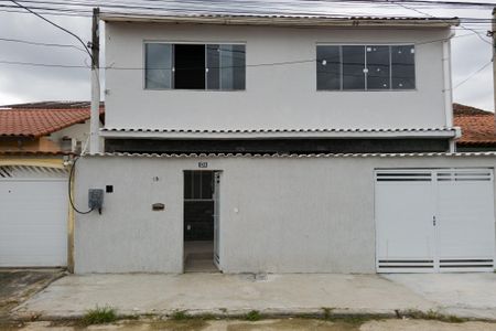 Casa à venda com 214m², 5 quartos e 4 vagas Casa à venda com 214m², 5 quartos e 4 vagasFachada