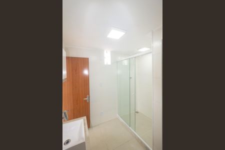 Casa à venda com 214m², 5 quartos e 4 vagas Casa à venda com 214m², 5 quartos e 4 vagasBanheiro da Suíte