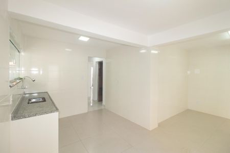 Casa à venda com 214m², 5 quartos e 4 vagas Casa à venda com 214m², 5 quartos e 4 vagasCozinha