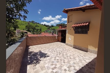Casa de condomínio para alugar com 214m², 4 quartos e 4 vagasVaranda