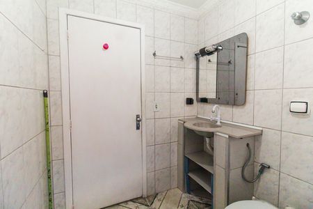 Casa para alugar com 198m², 2 quartos e 1 vaga Casa para alugar com 198m², 2 quartos e 1 vagaBanheiro