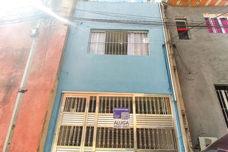 Casa para alugar com 198m², 2 quartos e 1 vaga Casa para alugar com 198m², 2 quartos e 1 vagaFachada + Placa
